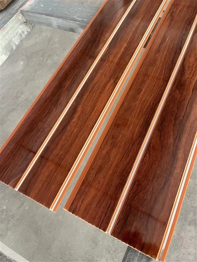 Deckenplatte aus PVC-Holz